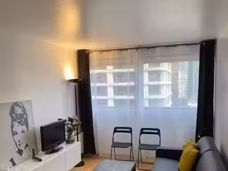 location meublée appartement 1 pièce 24 m² à courbevoie (92400)  990 €