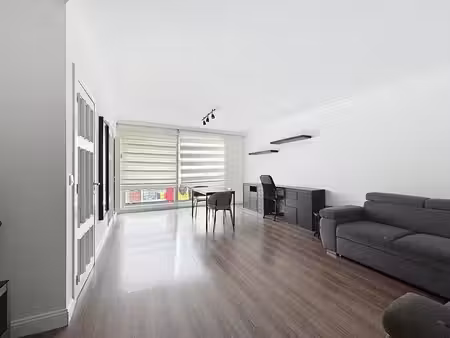 appartement 2 chambres + terrasse situé dans une rue calme