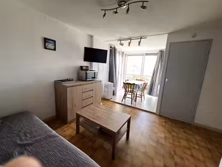 résidence avec piscine et tennis