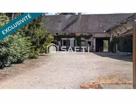 domaine clos  avec 1ha de terrain  coeur de village