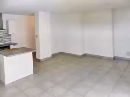 location appartement 2 pièces 52 m² à roquefort-les-pins (06330)  930 €