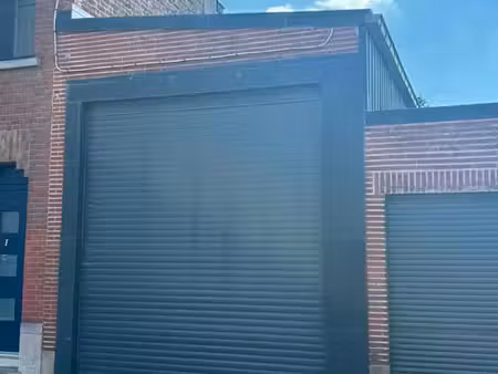 garage + cour à louer à charleroi  6060