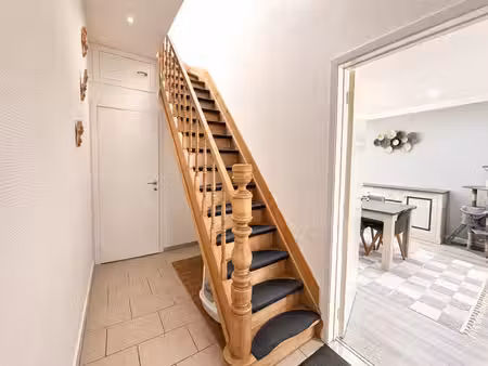 maison spacieuse de 4 chambres avec studio