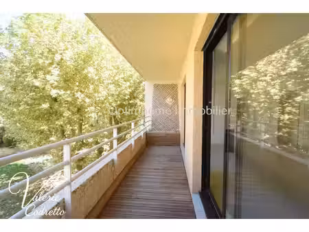 hyères centre-ville – t1 bis / t2 de 49 m² avec terrasse – ascenseur 83400