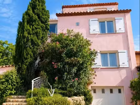 grande maison individuelle / immeuble