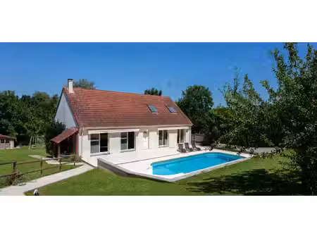 maison avec piscine et jardin vert-en-drouais (28)
