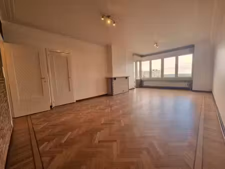 penthouse entièrement rénové avec garage en option