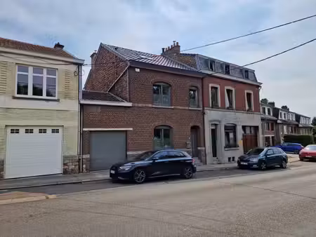 maison rénovée 3 chambres + jardin  garage & panneaux pv