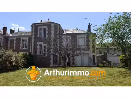 maison bourgeoise de 238 m² avec espace professionnel et terrain clos