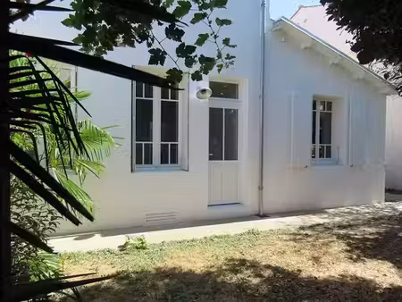 location maison 4 pièces 86 m² à la rochelle (17000)  2 000 €