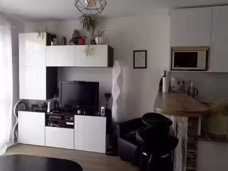 location appartement 2 pièces  39.00m²  montreuil
