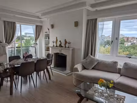superbe 130 m² rénové  vue dégagée  parking & concierge