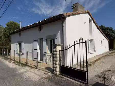 maison de campagne de plain-pied  proche de les adjots