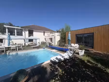 villa 7 pièces avec grand jardin et piscine