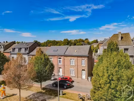 marche centre – spacieuse maison de 212m2 avec jardin