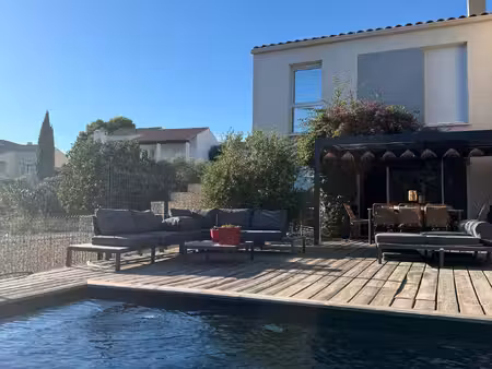 maison récente avec piscine & vue imprenable sur les oliviers