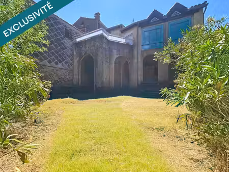une maison de village de caractère avec jardin  terrasse et vue dominante absolument excep