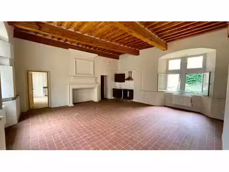 appartement t3 80 m² centre-ville de valréas (84)