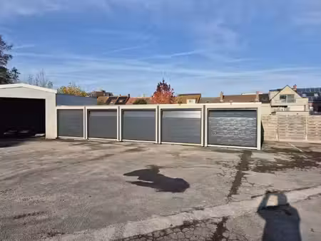 roeselare. op uitstekende ligging net buiten het centrum kan u deze recente garage terugvi
