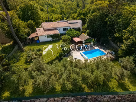 le thoronet (83340) — villa piscine autonome en énergie sur 1 630 m² de terrain