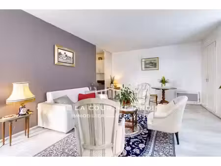 appartement rénové à deux pas du marché central