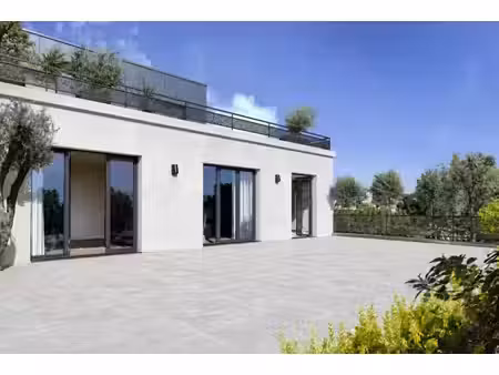 5 pieces en dernier etage avec terrasse 220m2 !