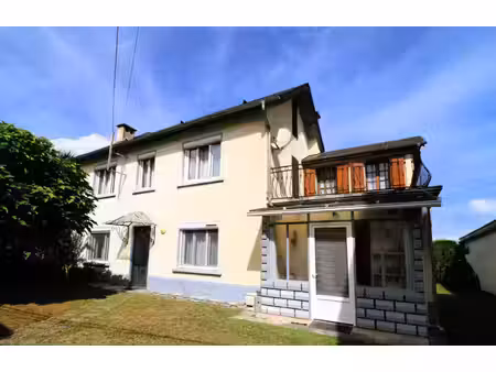 jolie maison de montagne dans le village typique de campan  terrain et dépendances