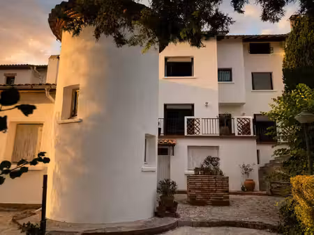 au coeur du village  belle maison familiale de 200 m2 avec ja