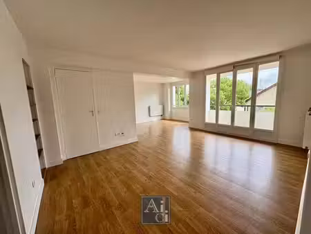 appartement de luxe de 4 pièces en vente à suresnes  france