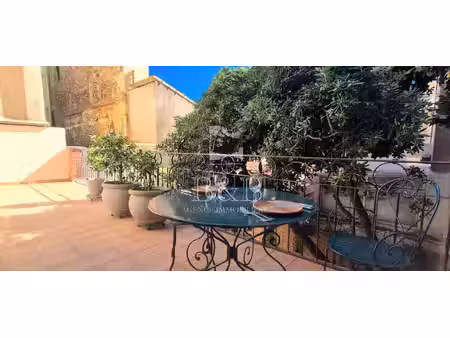 triangle d'or appartement de 85m2 avec terrasse. 50m plages
