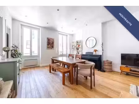 vauban 13006/ appartement traversant rénové