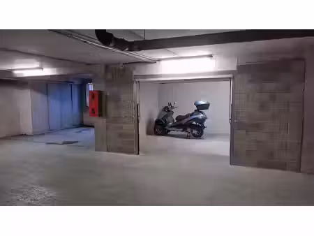 location parking 19 m² à le cannet (06110)  400 €