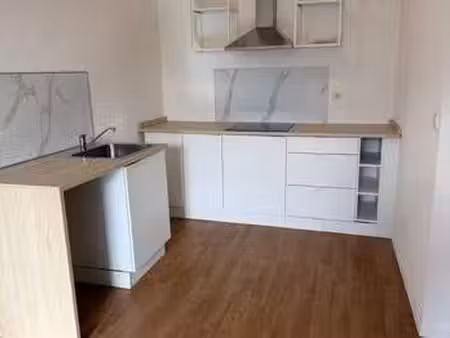location appartement 2 pièces à châteauneuf-du-pape (84230) : à louer 2 pièces / 46m² chât