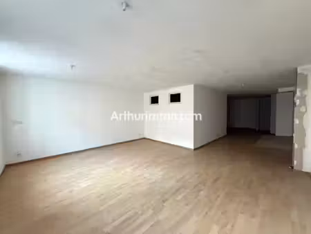 exclusivité – lons-le-saunier centre – t3 133 m² à finaliser – fort potentiel