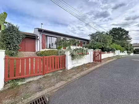 location meublée maison 5 pièces 100 m² à bassussarry (64200)  1 825 €
