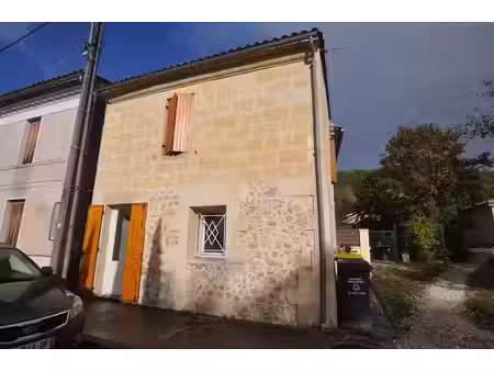 location meublée maison 3 pièces 53 m² à lestiac-sur-garonne (33550)  730 €