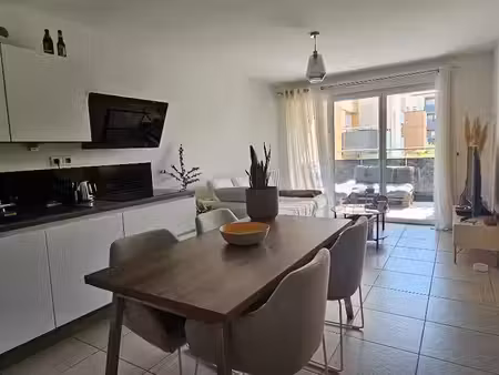 location appartement 2 pièces 43 m² à meyzieu (69330)  949 €
