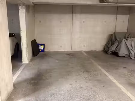 place de parking a louer - centre ville chambray les tours
