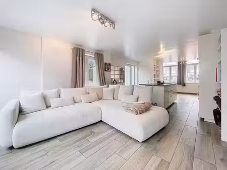 maison rénovée avec parking privé le soir et le week-end