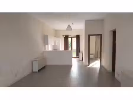 appartement en rdc avec jardin et garage très calme à louer