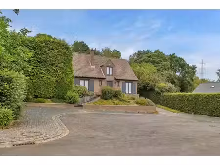 villa de standing  4 chambres  jardin  impasse
