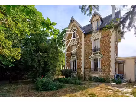 maison 8 pièces 181 m²