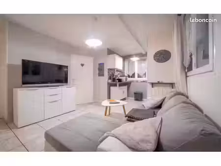 location t2 meublé avec extérieur
