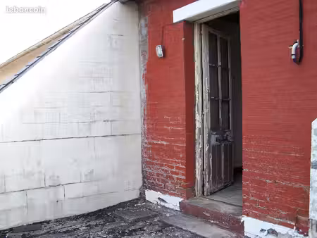 local stockage (une pièce en rez de chaussée)