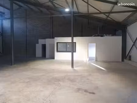 location hangar + bureaux 200m² 1200/mois ht 84400 apt