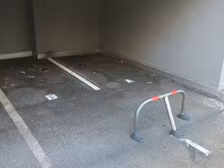 plusqu'une location place de stationnement moto/2 roues  couverte