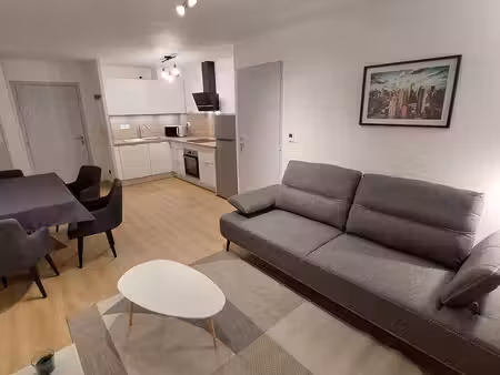 t2 meublé de 42 m² avec 2 places de parking couvertes