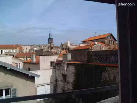riom-f2 40m²- 483+140euros chauffagecompris-parking gratuit à 60 mètres
