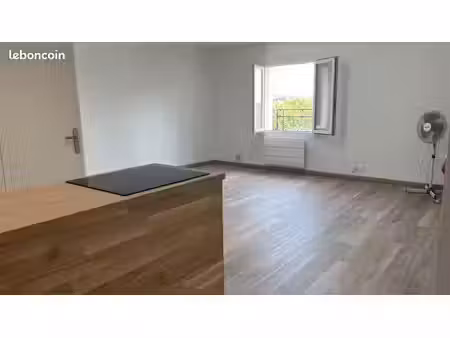loue très joli studio de 32m² dans maison de village