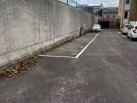 parking ext sécurisé 3 mn st sever